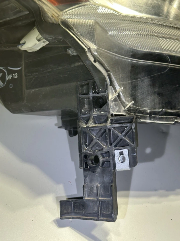 Оригинальная ксеноновая фара для правой стороны пассажира 2007 Infiniti M35 в сборе с лампами - Изображение 2 из 4