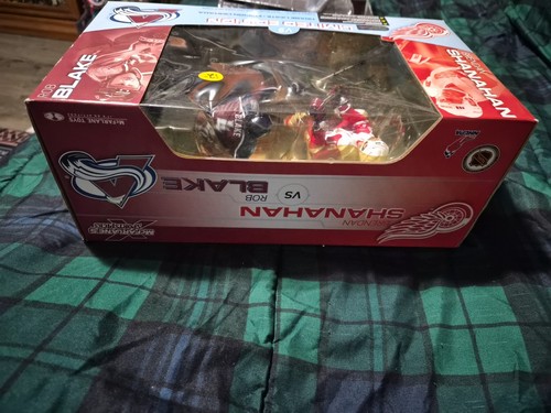 Neu im Karton McFarlane NHL HOCKEY Brendan Shanahan & Rob Blake Figuren RED WINGS/AVS  - Bild 6 von 6