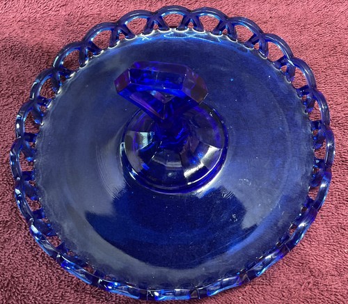 Glass Cobalt Blue Center Piece Tray With Handle 9” Has A Small Chip See Photos - Picture 6 of 6