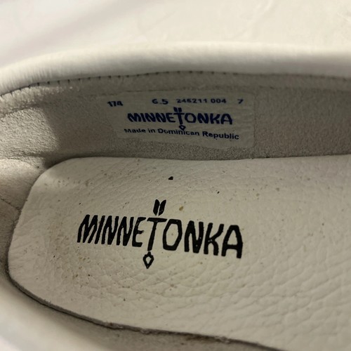 Minnetonka white moccasins leather Women’s size 6.5 native casual boho - Picture 11 of 11