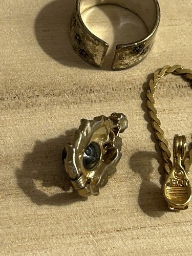 Vintage Jewelry Lot Gold Tone Rings Brooch Enamel Pin Cufflink 1960s-80s Estate - Picture 12 of 22