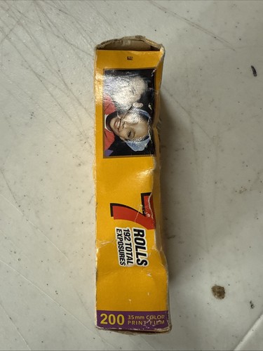 Película de impresión en color Kodak 200 35 mm 24 - 7 rollos sellada caducada 01/2004 - Imagen 2 de 5