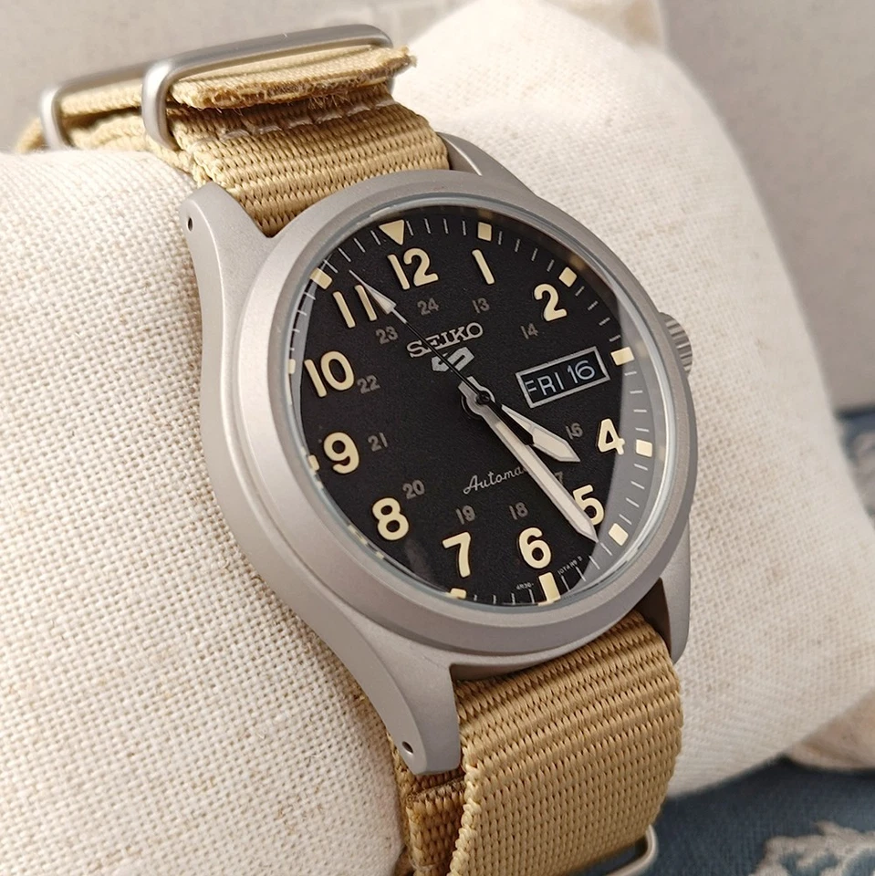 Reloj automático para hombre Seiko 5 Sports Field esfera negra correa de nailon #SRPG35 Foto 2 de 4