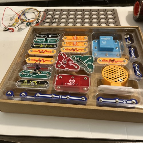 Snap Circuits Code Journey Build Your Circuits, Code Your Commands and Drive - Picture 9 of 17