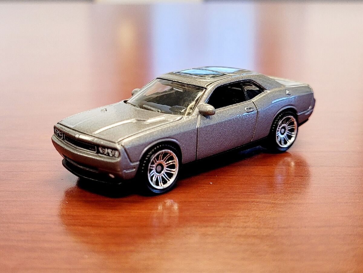 SUPER RARE Matchbox 2006 Custom Dodge Challenger SRT8 1/64