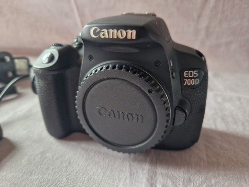 GREAT CONDITION Canon EOS 700D 18.0MP Digital SLR Camera - Black BODY ONLY - Picture 2 of 10
