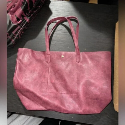 Exclusive Harry Potter Hogwarts Burgundy Tote - Picture 2 of 2