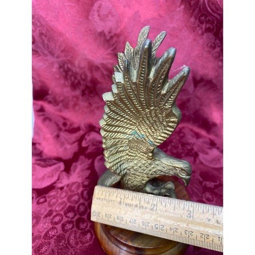 Statuina vintage aquila in ottone volante con base in legno peso carta decorazione India 7" - Foto 12 di 12