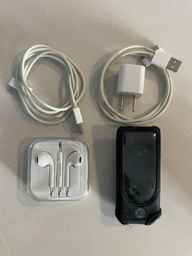 Apple MA426LL iPod Nano, 2nd Generation 4GB Silver with Bundled Items - Picture 2 of 3