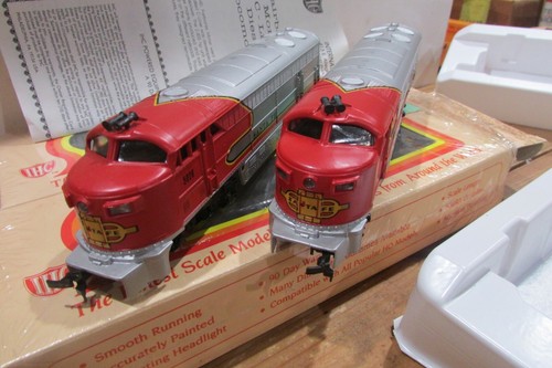HO Scale IHC FM A-A Power & Dummy Diesel Locomotive Santa Fe  Lot#3775 - Picture 4 of 6
