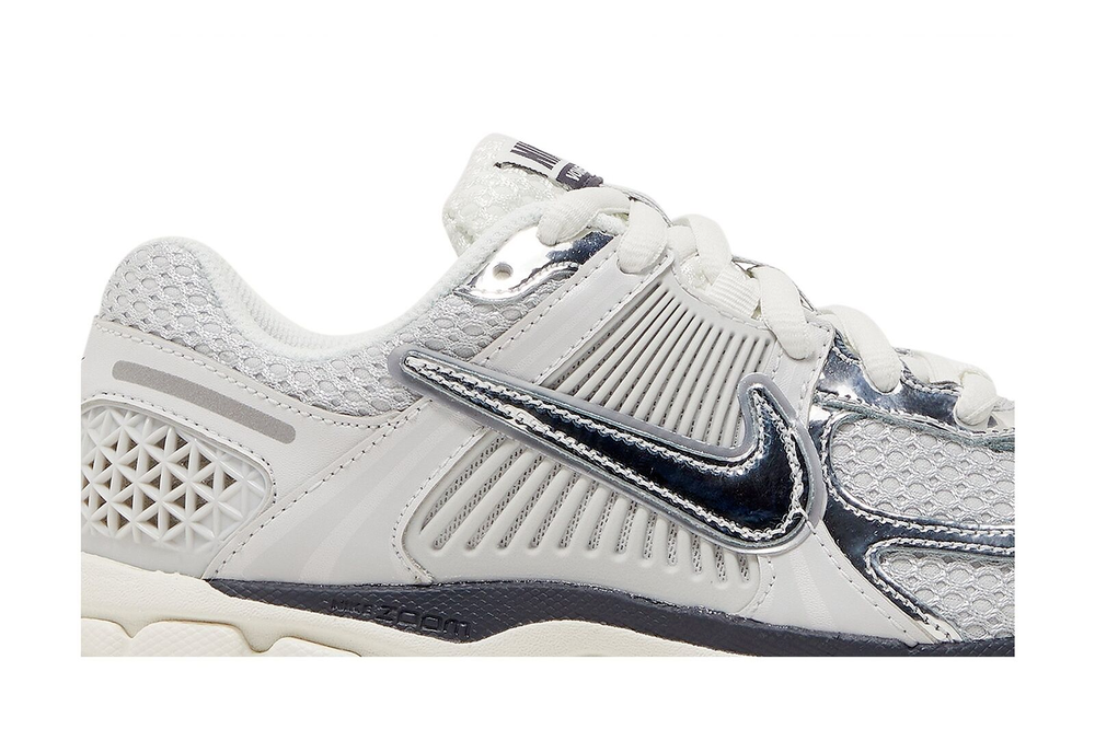 ★NIKE★ Zoom Vomero 5 ★Photon Dust Gridiron 24-29 Nike WMNS Zoom Vomero 5 - Photon Dust / Chrome / Gridiron