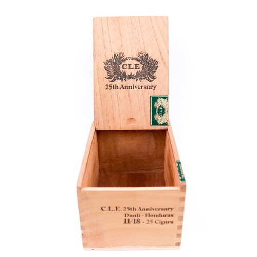 C.L.E. 25th Anniversary 11/18 leere Holzzigarrenbox 6,5 Zoll x 4,5 Zoll x 3,75 Zoll - Bild 10 von 12