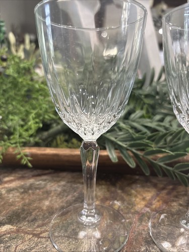 Discontinued "Diamant" by Cristal D'Arques-Durand One 8oz Luminarc Wine Glasses - Picture 2 of 3