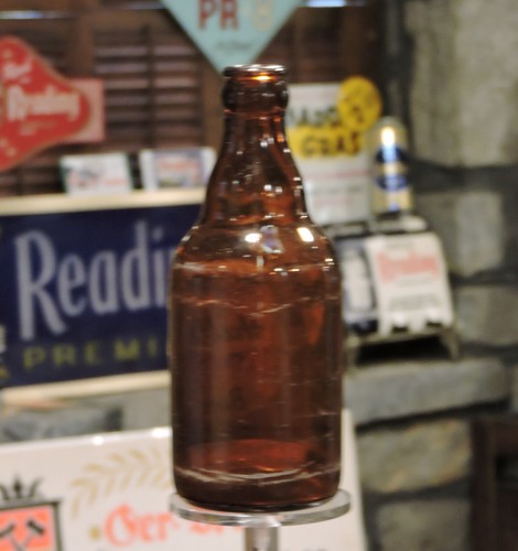 HULL'S EXPORT BEER, HULL BREWING, NEW HAVEN CONN.  12 OZ. LABELED STEINIE BOTTLE - Picture 4 of 7