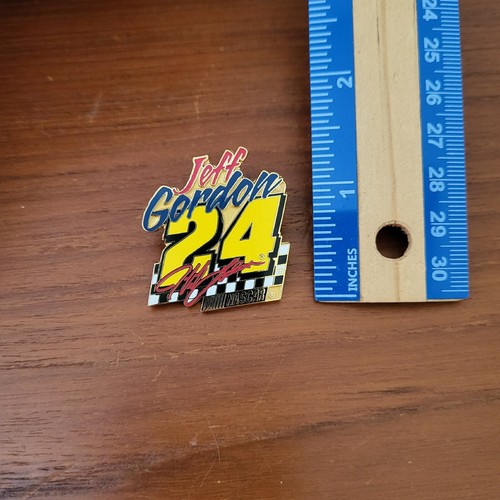 Vintage JEFF GORDEN #24 Enamel Gold Tone Pin Wincraft Racing 1998 - Picture 4 of 4