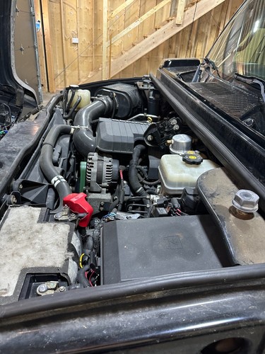2008 H2 black. garage kept. 2nd owner. 151,000 kilometers. 3rd row seating. - Picture 7 of 16