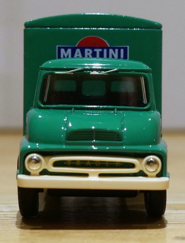 Vanguards by Lledo 1:64 VA6000 Ford Thames Trader Van Martini - Near Mint in Box - Picture 4 of 9