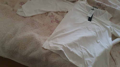 Ladies Cold Shoulder top - Picture 3 of 5