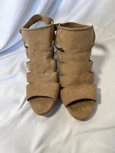 Naturalizer Etta natural color Heels Size 8M - Picture 2 of 9