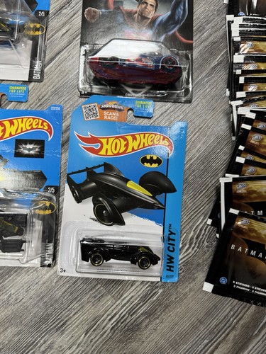 Lote de 6 autos Hot Wheels Batman con autos Batimóvil y 50 paquetes de 5 pegatinas Batman ea - Imagen 7 de 8