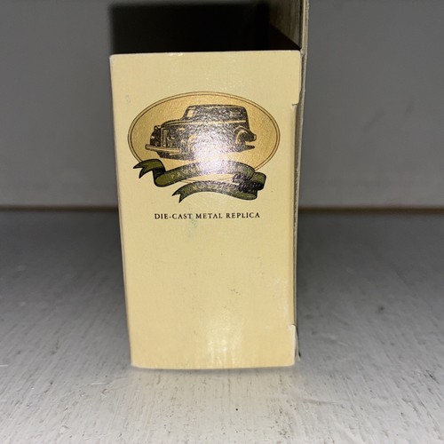 VINTAGE LLEDO DAYS GONE CLASSIC - WALKERS CRISPS 1933 GREEN/GOLD PACKARD NEW - Picture 3 of 5