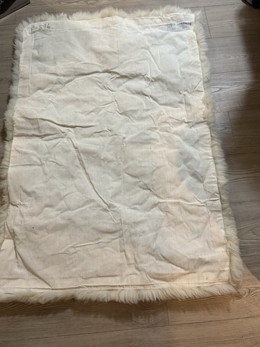 Manta vintage de piel de alpaca hecha en Perú con diseño de oso polar/con etiqueta original - Imagen 5 de 9