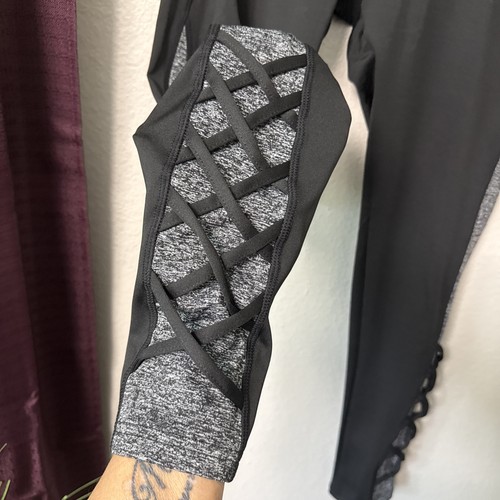 RB8 SHEIN Black/Grey Crisscross Calf Leggings Size Medium - 第 4/8 張圖片