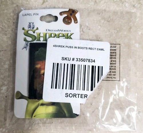 Shrek Puss in Boots With Aww-worthy, Pleading Eyes Exclusive Shrek Enamel Pin - Bild 6 von 6