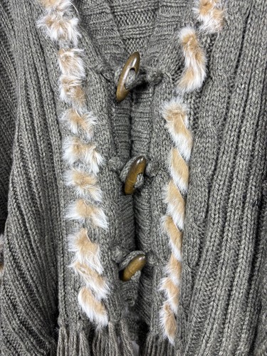 Gilet John Fashion Boho in maglia all'uncinetto - frange con bordo in pelliccia sintetica aperto davanti, taglia M - Foto 4 di 6