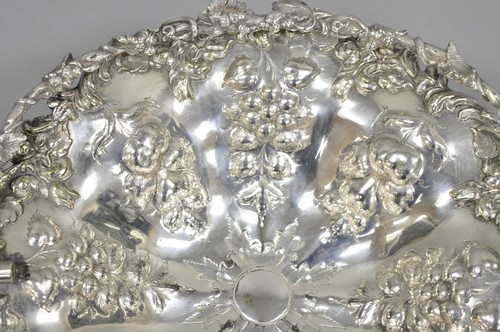 Antique Victorian Silver Plated Grapevine Repousse Dessert Basket Fruit Bowl - Picture 3 of 12