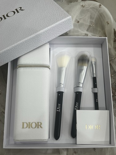 Dior Vip Gift Backstage Makeup Brush Set with Exclusive Travel Pouch - Picture 2 of 7