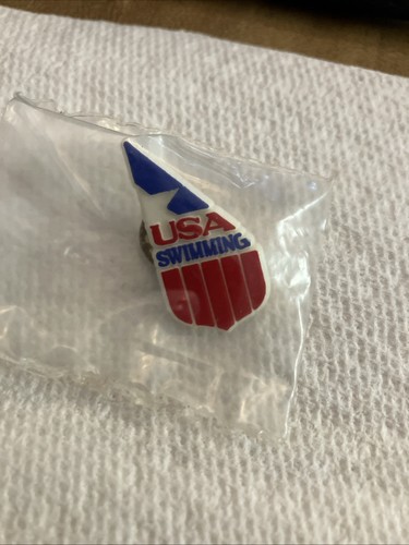 Vintage USA Olympic Swimming Souvenir Pin Plastic White Red & Blue (Brand New) - Picture 3 of 3