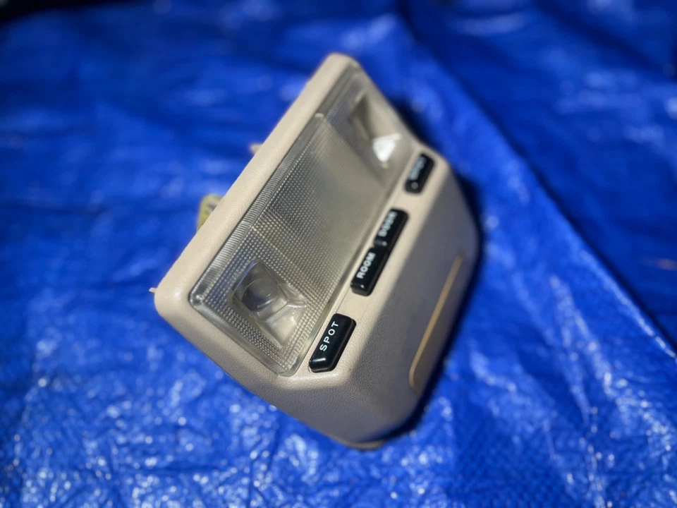Luz domo genuina OEM para espejo retrovisor Toyota Van/LiteAce 1984-1987 Foto 4 de 4