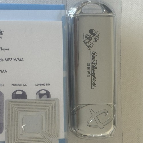 Disney Mix Stick Clip Music MP3 Player 128MB Vintage 2005 NOS Chrome HTF Color - Picture 8 of 13