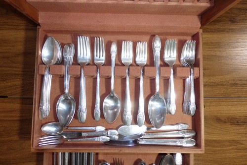 HUGE 162-Piece Set 1847 Rogers FIRST LOVE 1937 Silverplate Flatware Silverware - Picture 4 of 19