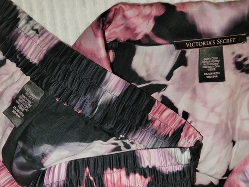 Victoria's Secret Pyjama 100 % Maulbeerseide Pyjama 2-teilig Shirt & Hose Blumenmuster XS - Bild 21 von 24