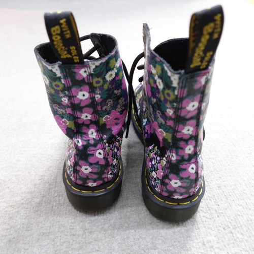 Dr. Martens Boots Womens 7 Black Pascal Floral 8 Eye - Picture 5 of 10
