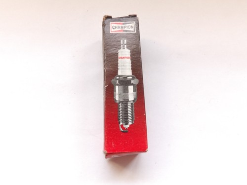 Champion RJ12YC Spark Plug Copper Plus  x 4 - Picture 1 of 3