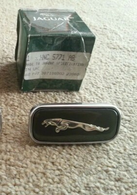 NEU ORIGINAL JAGUAR XJ8 XJR KOTFLÜGEL SPRINGENDE KATZE ABZEICHEN MOTIV X308 X300 XJ40 XJ