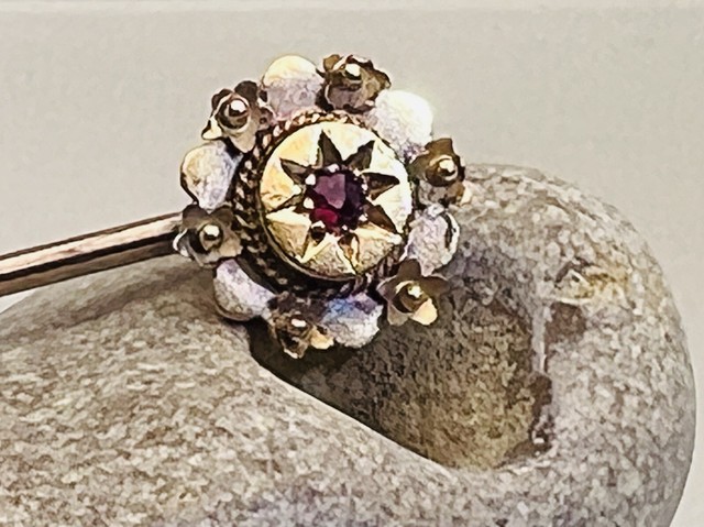 15ct Yellow Gold & Ruby Tie Pin Antique Victorian Flower 1.7g 10.3mm Diameter 15ct Yellow Gold & Ruby Tie Pin Antique Victorian Flower 1.7g 10.3mm Diameter