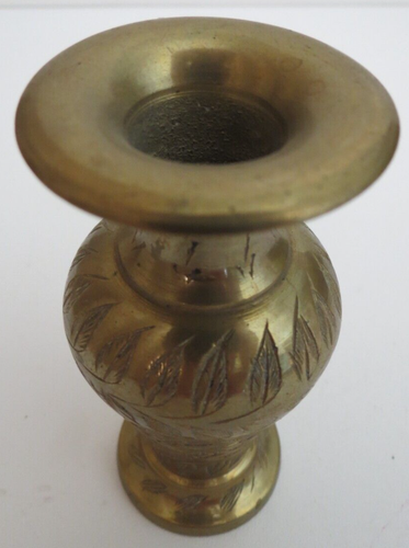 Vaso in ottone - alto 4" - disegno floreale inciso - timbrato da Sarna India 48A5 - Foto 3 di 4