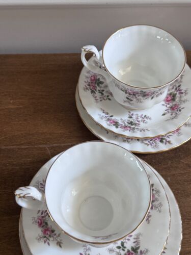 4 SETS ROYAL ALBERT LAVENDER ROSE CUP SAUCER & SAUCER W/ BREAD & BUTTER PLATE - Picture 4 of 10