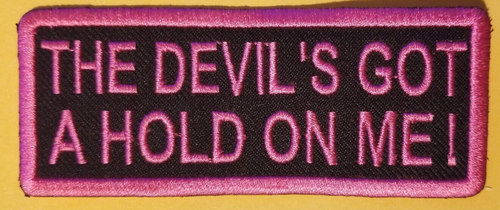 IL DIAVOLO MI HA PRESO! toppa rosa circa 1,5x3,75" - Foto 1 di 2