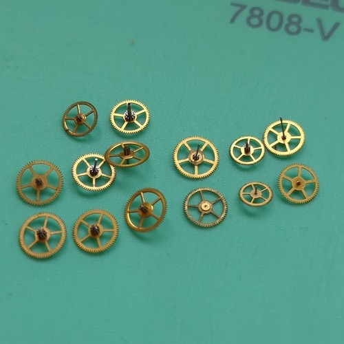 Jaeger LeCoultre Konvolut 14 gebrauchte Uhrwerk Radteile, verschiedene Größen (N244) - Bild 1 von 6