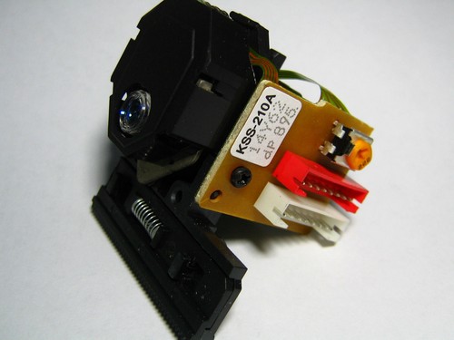 LENTILLE LASER  POUR SEGA Mega cd 2 & NEC PC engine super CD-rom2 KSS-210A  NEUF - Picture 1 of 2