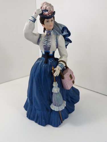 Avon 1996 Mrs Albee Full Size Ceramic Figurine Presidents Club Award Blue - Picture 1 of 7