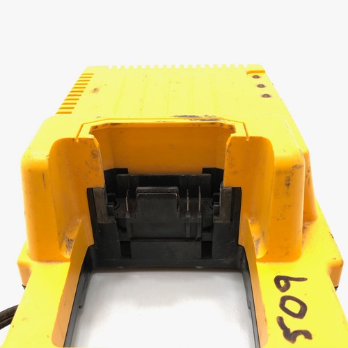 Dewalt DC9360 36V Rechargable Battery Pack & DC9000 28V-36V Battery Charger - Picture 6 of 8