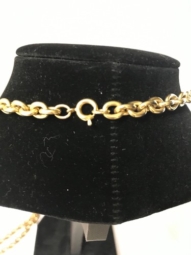 COLLAR DE CADENA REDONDO GRUESO CON COLGANTE DE BORLA, TONO DORADO, 22" DE LARGO, CIERRE DE ANILLO - Imagen 3 de 3