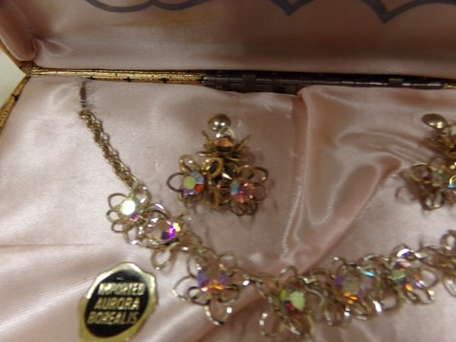 Vtg Retro Lady Princess Imported Aurora Borealis Necklace-Earrings-Bracelet Set - Picture 5 of 5