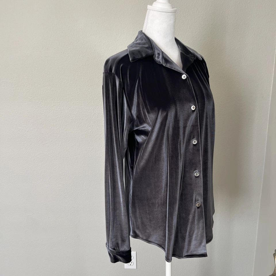 Camisa de mujer Nordstrom gris de terciopelo con botones manga larga talla pequeña Foto 4 de 4